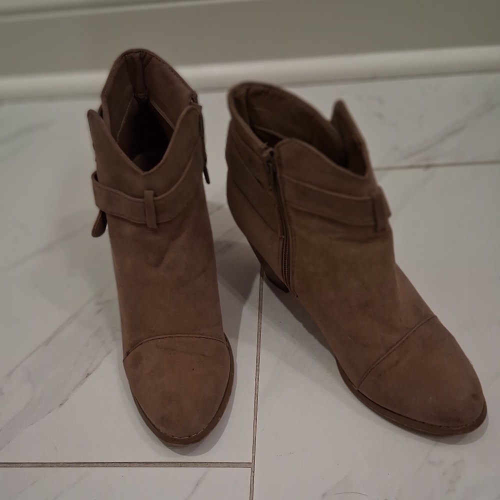 Hot Kiss Tan Ankle Booties - Picture 4 of 8